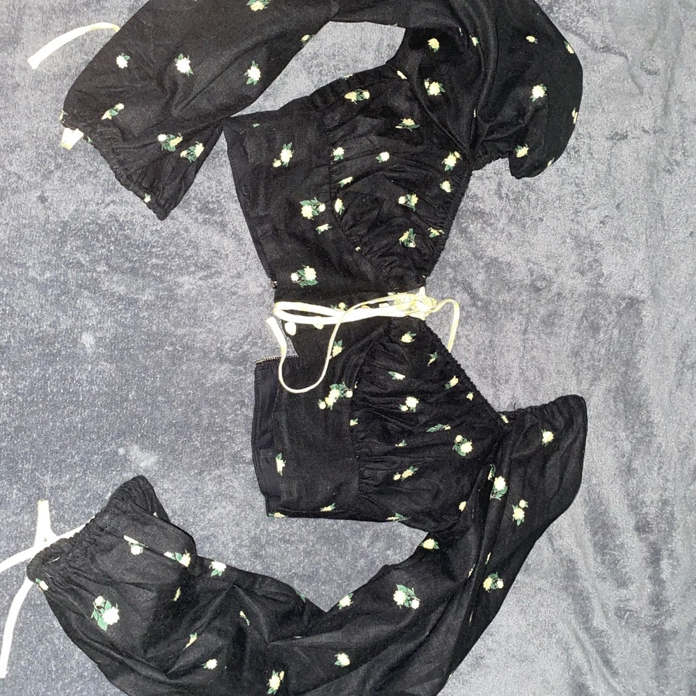 SOLD 💕💕White fox cropped top